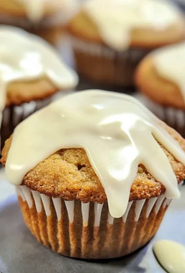 Keto Gingerbread Muffins With Icing